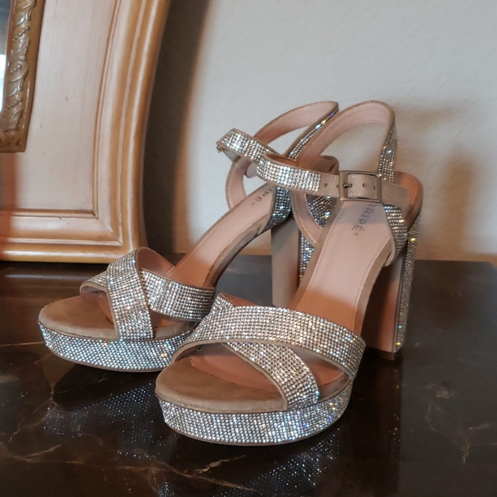 MARIPÉ silver gem heels